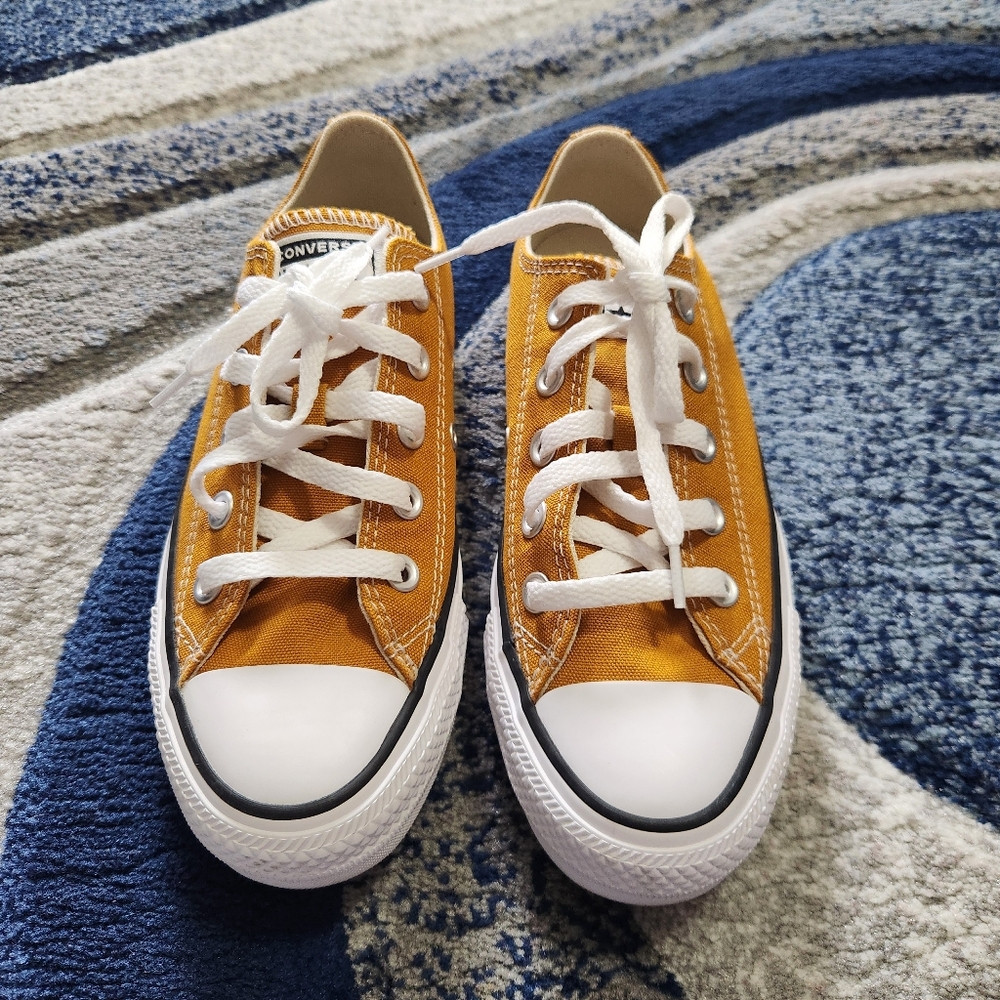 Converse - Picture 2 of 6